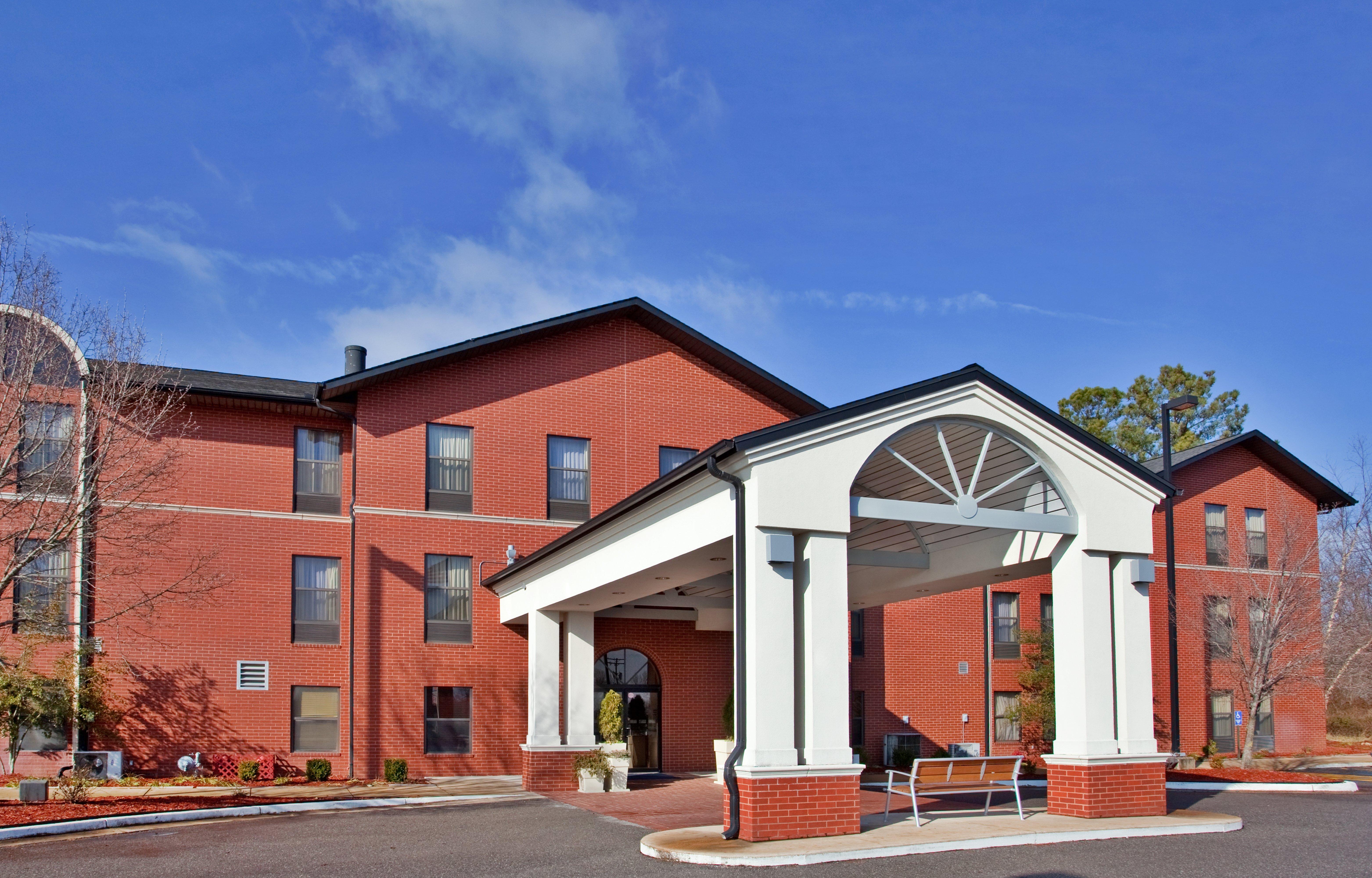 Holiday Inn Express & Suites Batesville By Ihg Exterior foto