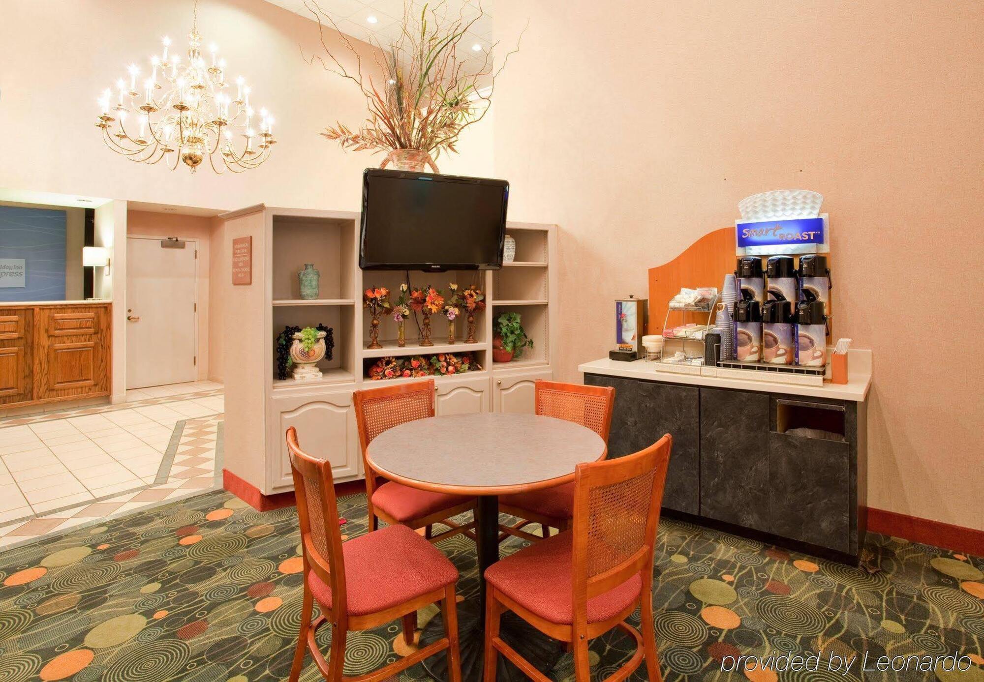 Holiday Inn Express & Suites Batesville By Ihg Exterior foto